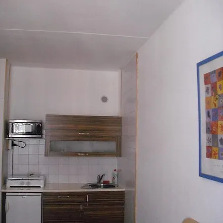 Young Center * بودابست