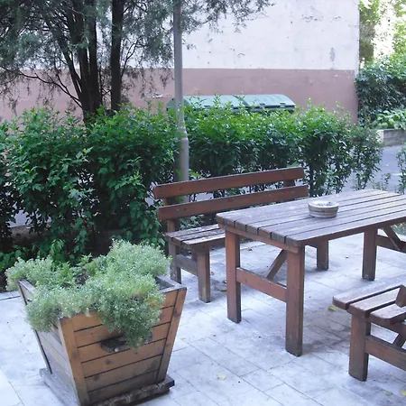 Young Center Budapešť